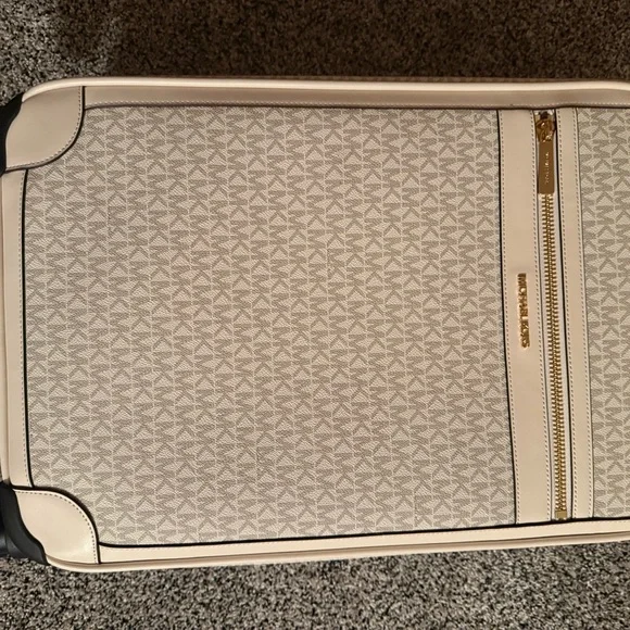 Michael Kors Cream Multi Trolley and duffle bag - Picture 13 of 14